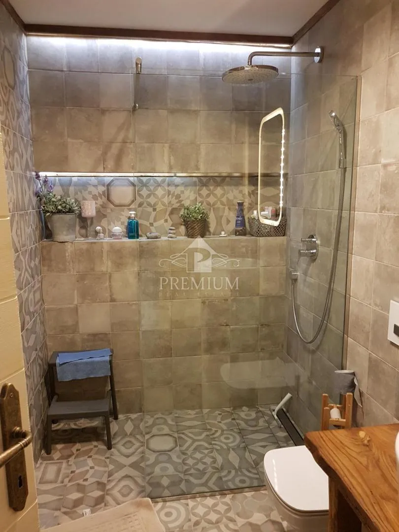 prekrasna renovirana stancija sa bazenom - slika 21