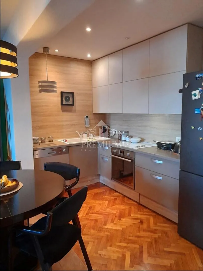 stan 54,69 m2, parking, blizina mora i centra - slika 9