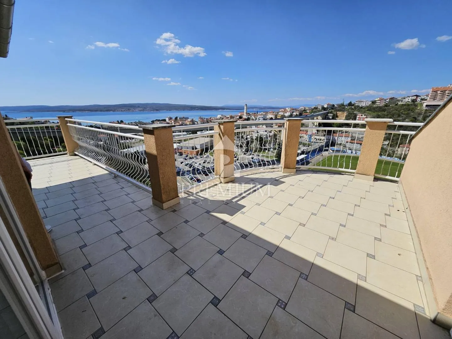 moderan stan 79,15 m2, panoramski pogled, parking - slika 1