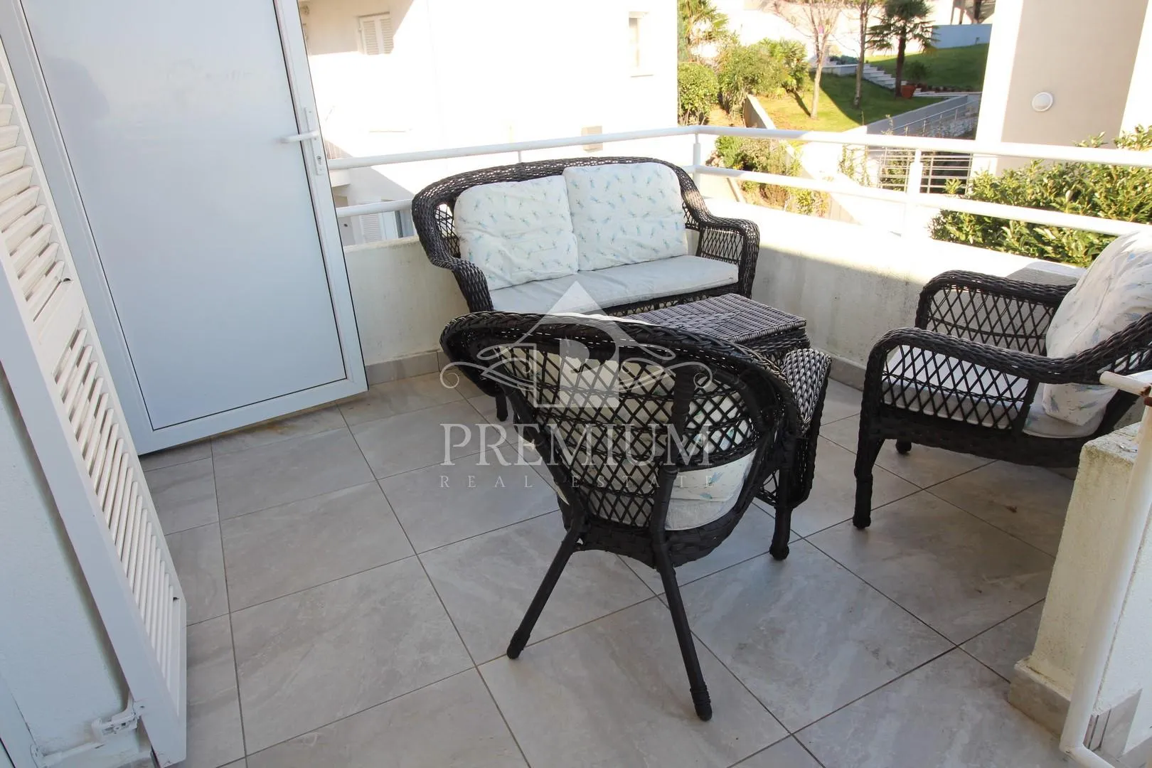 stan na dobroj lokaciji, 2s + db, parking, balkon, terasa - slika 3
