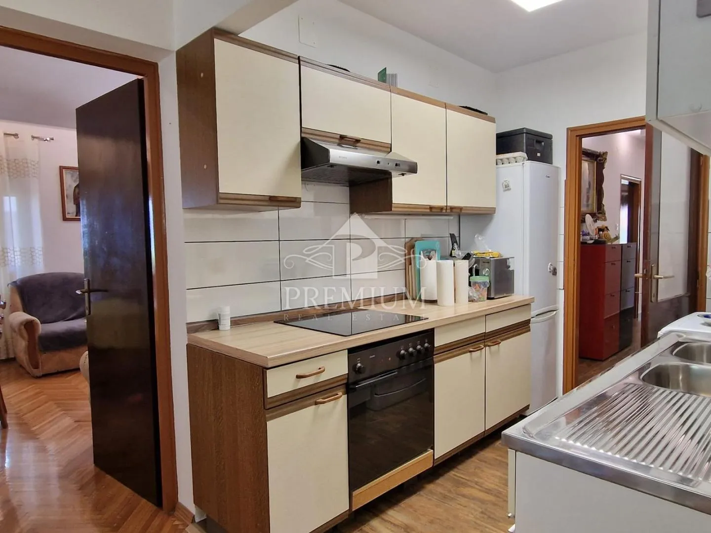 kuća na mirnoj lokaciji sa velikom okućnicom - slika 22