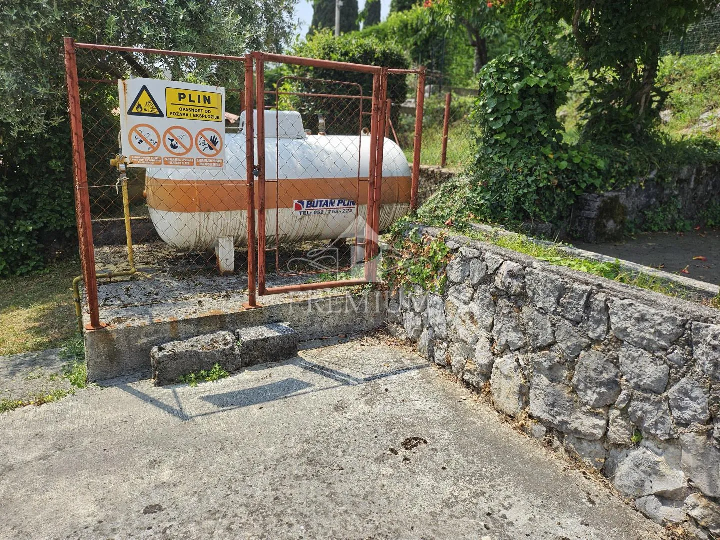 stan blizu centra sa prekrasnim pogledom - slika 24