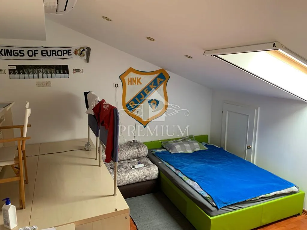 ekskluzivan dvoetažan stan, 4s + db, parking, pogled - slika 25