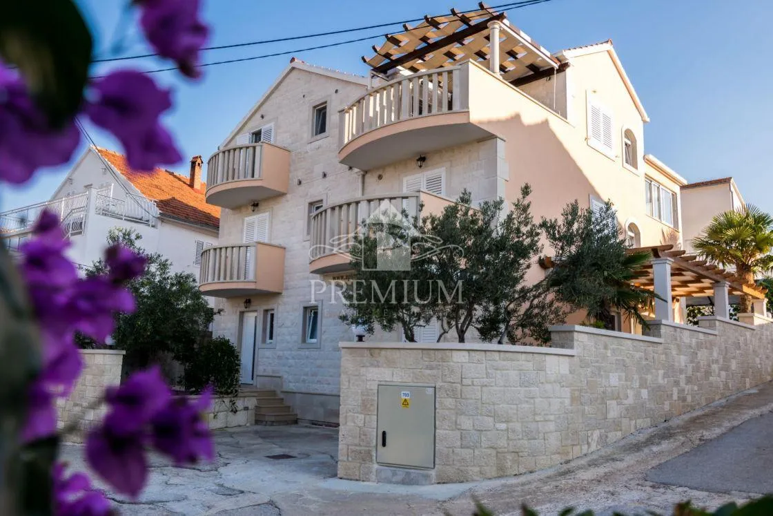 etaža kuće sa dva odvojena apartmana na mirnoj lokaciji - slika 3