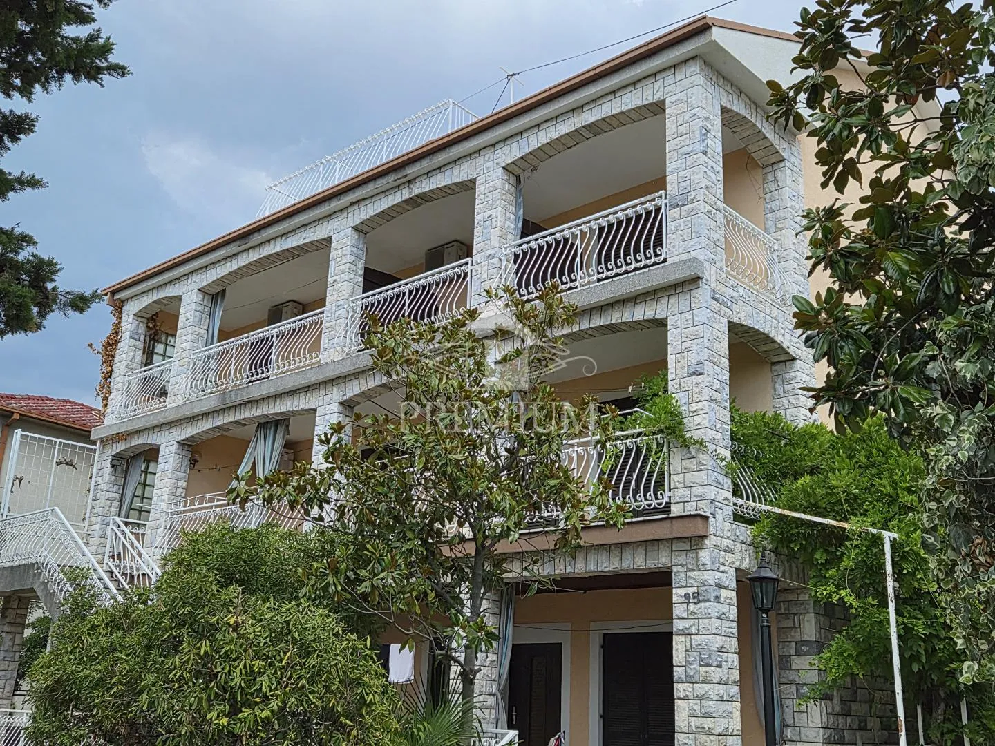 kuća pogodna za turizam - slika 1