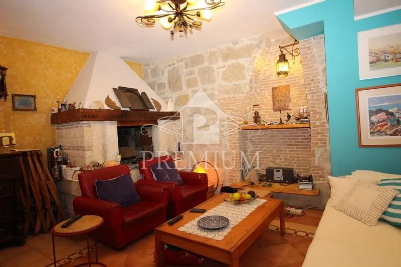 Stara Jezgra, Kuća Na 4 Etaže, 5 Apartmana, Pogodno Za Razne Djelatnosti - Vrsar