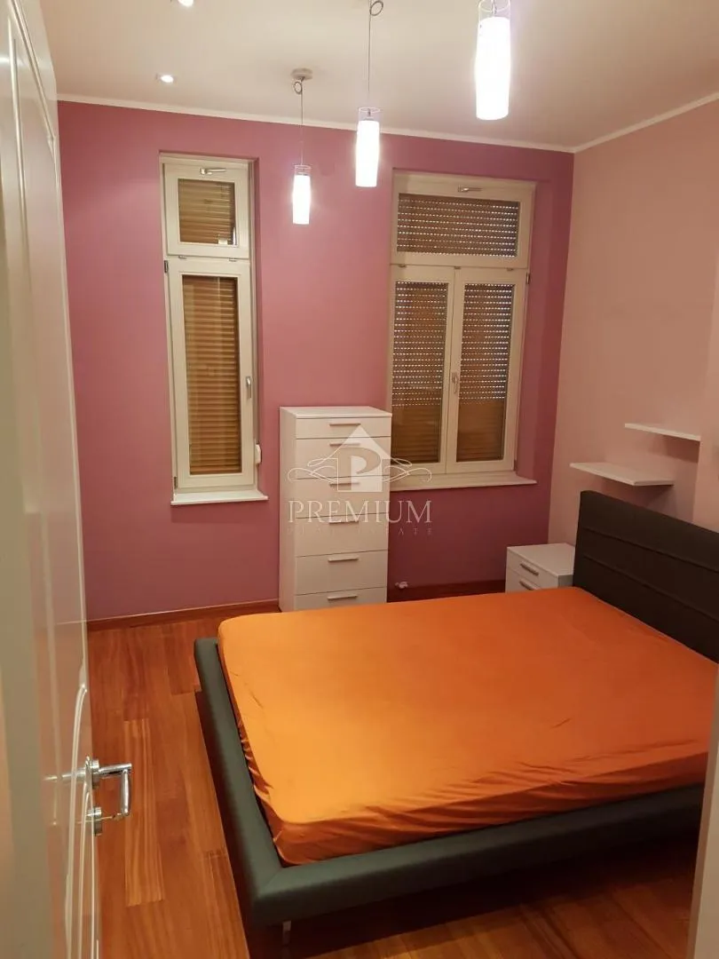adaptiran stan u staroj vili blizu centra i mora, garaža, pogled - slika 28