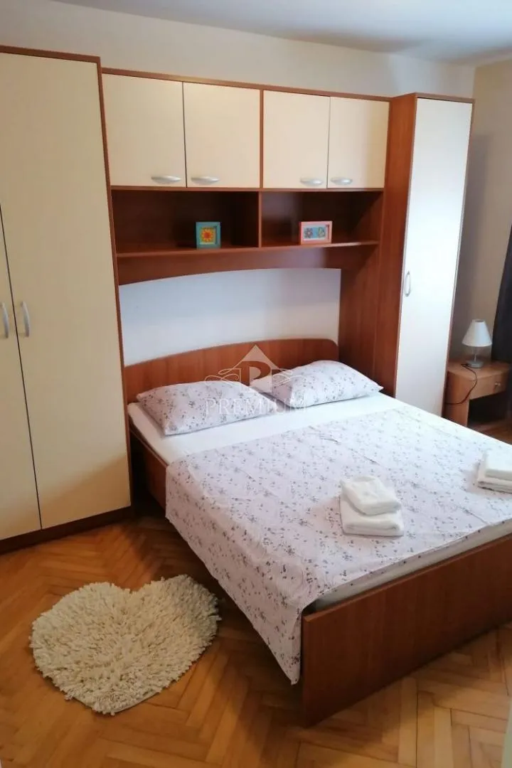 etaža kuće sa dva odvojena apartmana na mirnoj lokaciji - slika 13