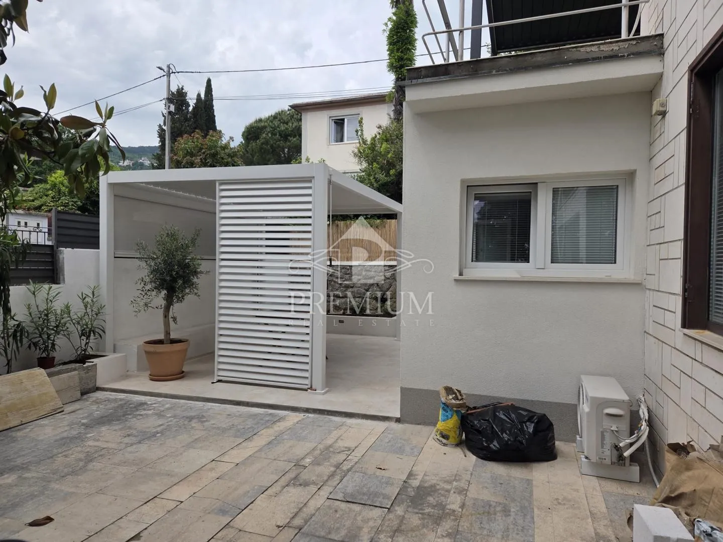 studio app sa terasom, novo uređen, dugoročni najam - slika 3