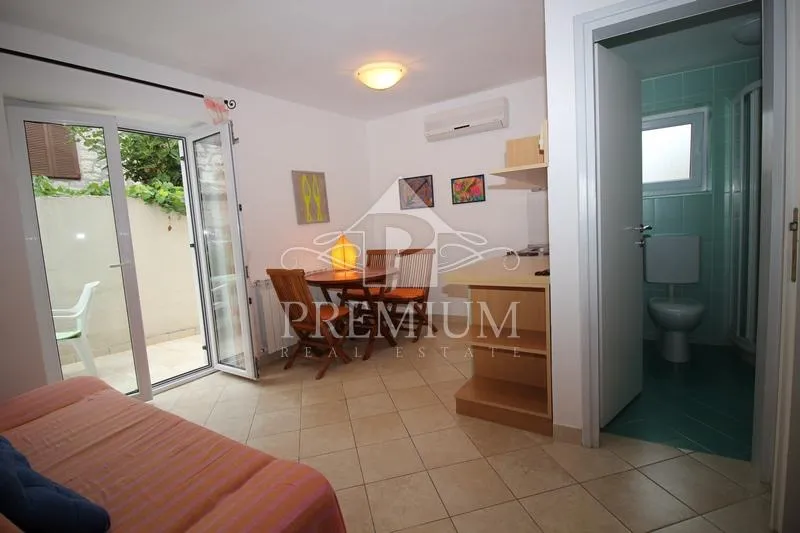 stara jezgra, kuća na 4 etaže, 5 apartmana, pogodno za razne djelatnosti - slika 37
