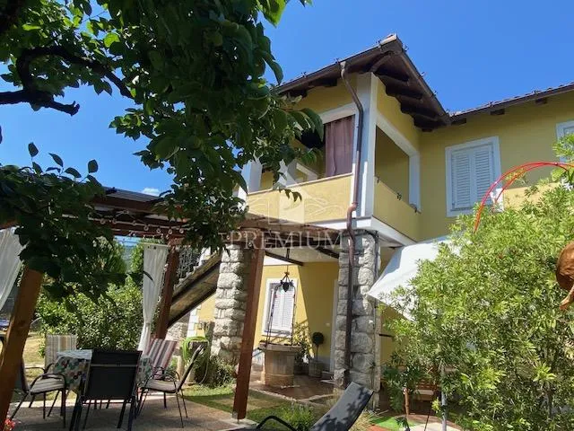 kuća sa okućnicom i pogledom na more, garaža, konoba - slika 2