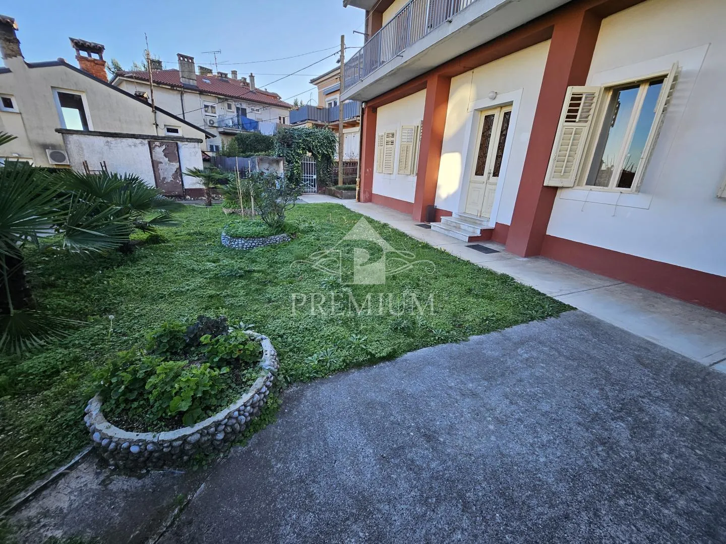 stan sa okućnicom, strogi centar - slika 16