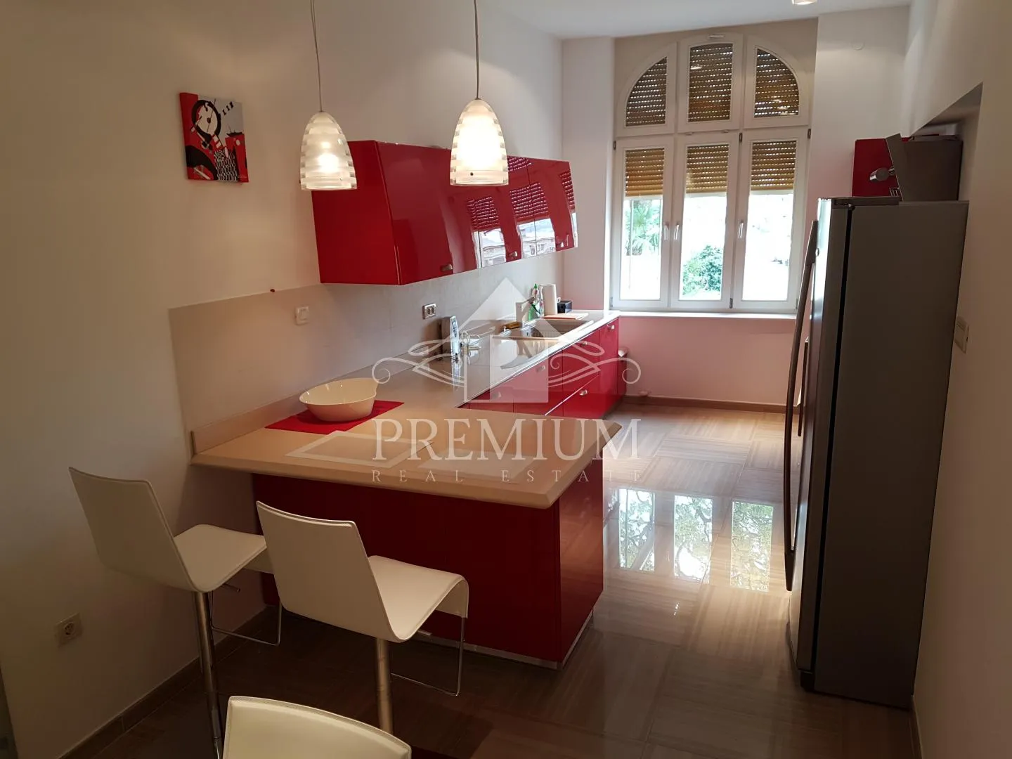ADAPTIRAN STAN U STAROJ VILI BLIZU CENTRA i MORA, GARAŽA, POGLED - Opatija