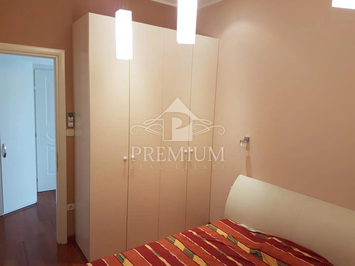 adaptiran stan u staroj vili blizu centra i mora, garaža, pogled - slika 25