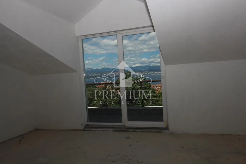 dvoetažni stan sa 2 terase i balkonom, blizina centra - slika 28
