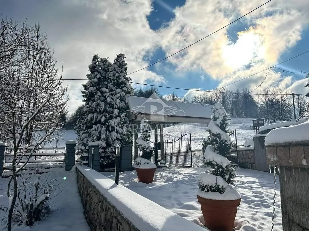 kuća sa velikom okućnicom u oazi gorskog kotara - slika 35