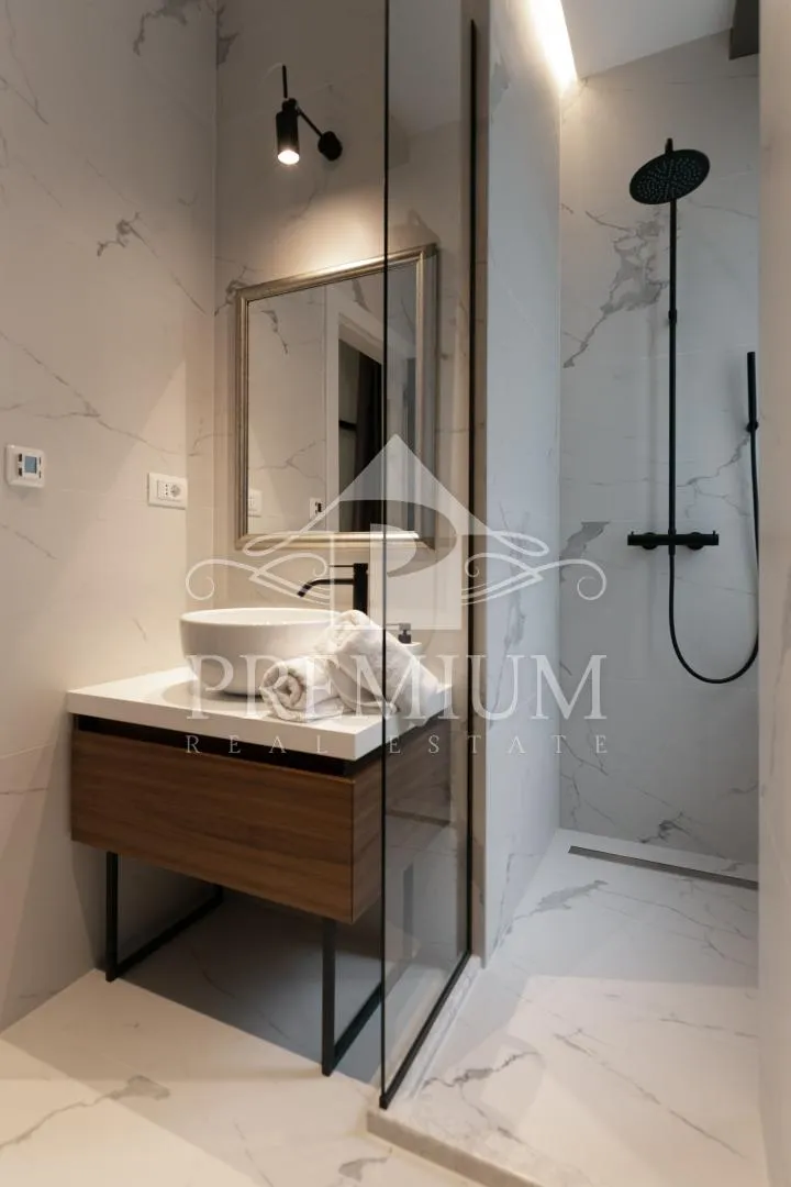 luksuzan stan, 160 m2, 2 app + 3 sobe - slika 19