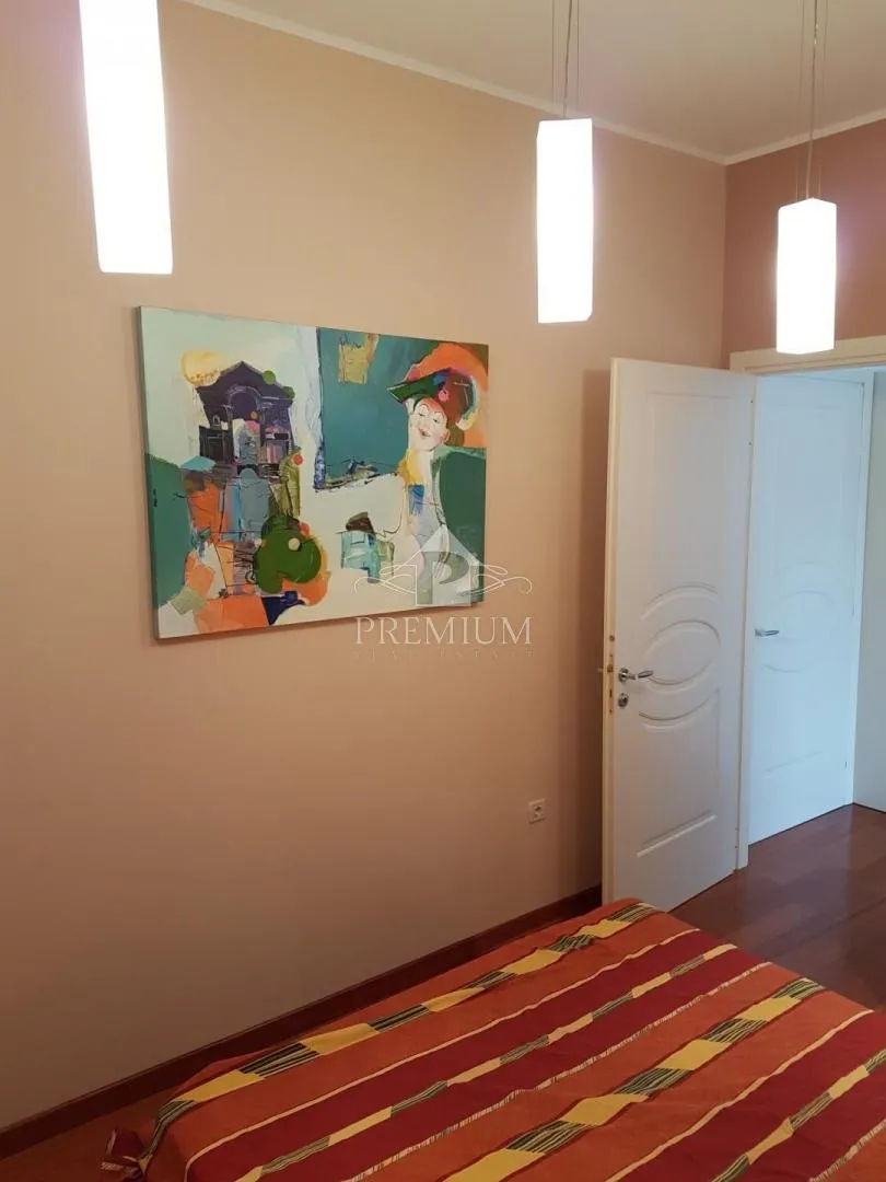 adaptiran stan u staroj vili blizu centra i mora, garaža, pogled - slika 22