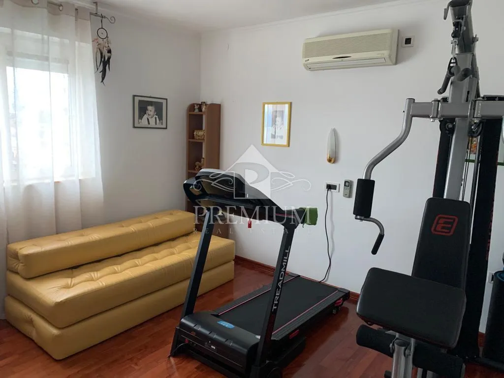ekskluzivan dvoetažan stan, 4s + db, parking, pogled - slika 37