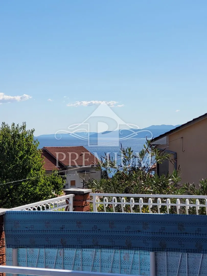 kuća sa 4 stambene jedinice, pogled, dvorište - slika 3