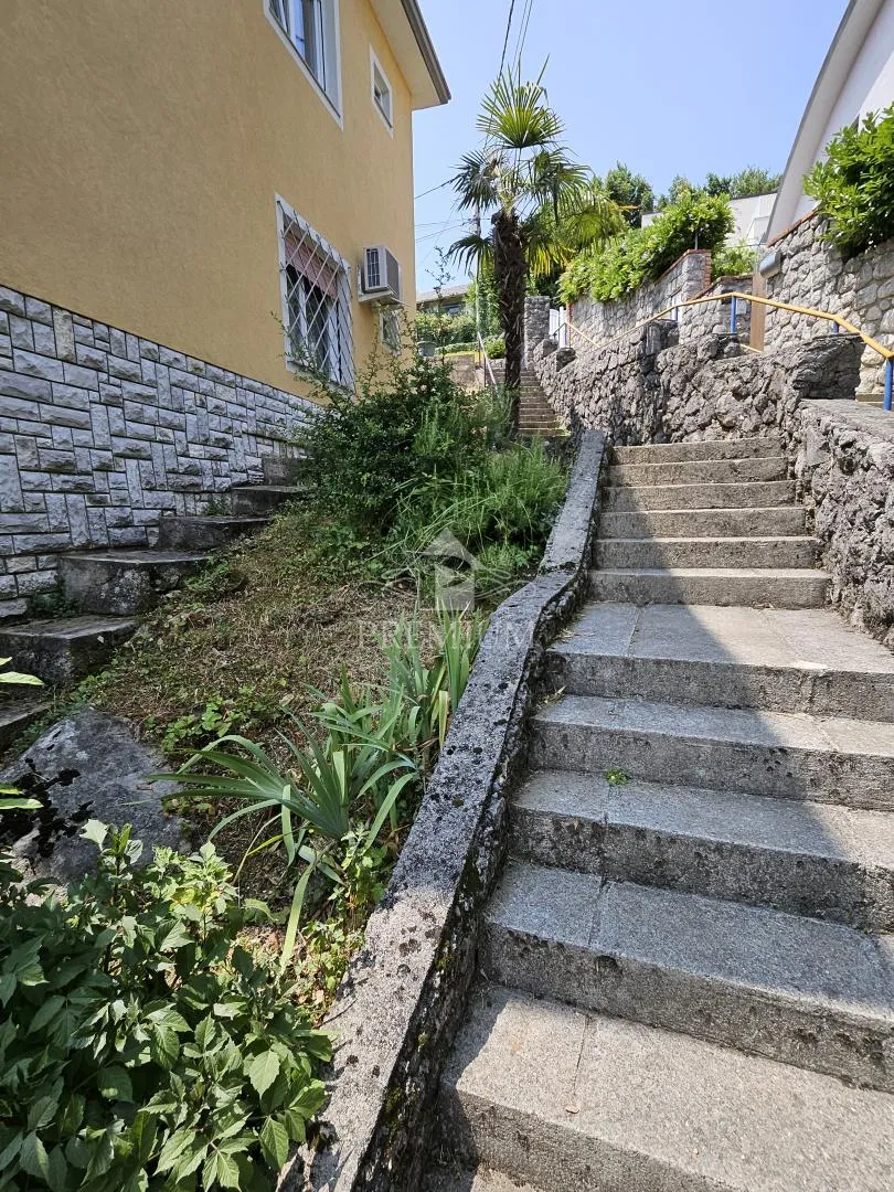 stan blizu centra sa prekrasnim pogledom - slika 21