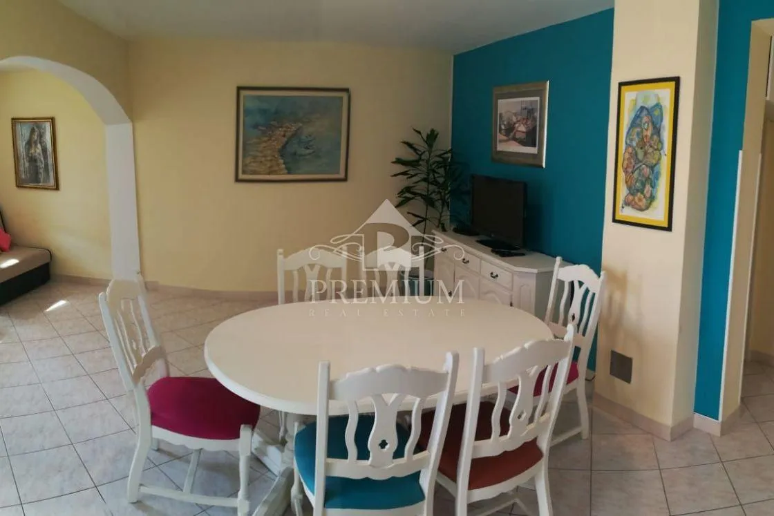 etaža kuće sa dva odvojena apartmana na mirnoj lokaciji - slika 12