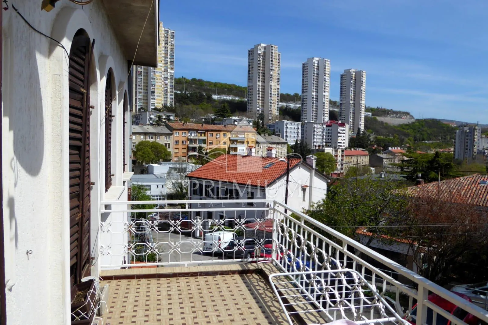 kuća sa tri stambene jedinice, okućnica, blizina centra - slika 13