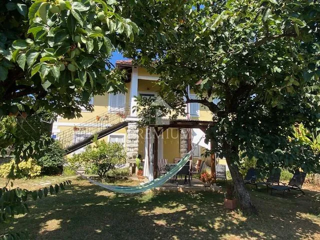 kuća sa okućnicom i pogledom na more, garaža, konoba - slika 4