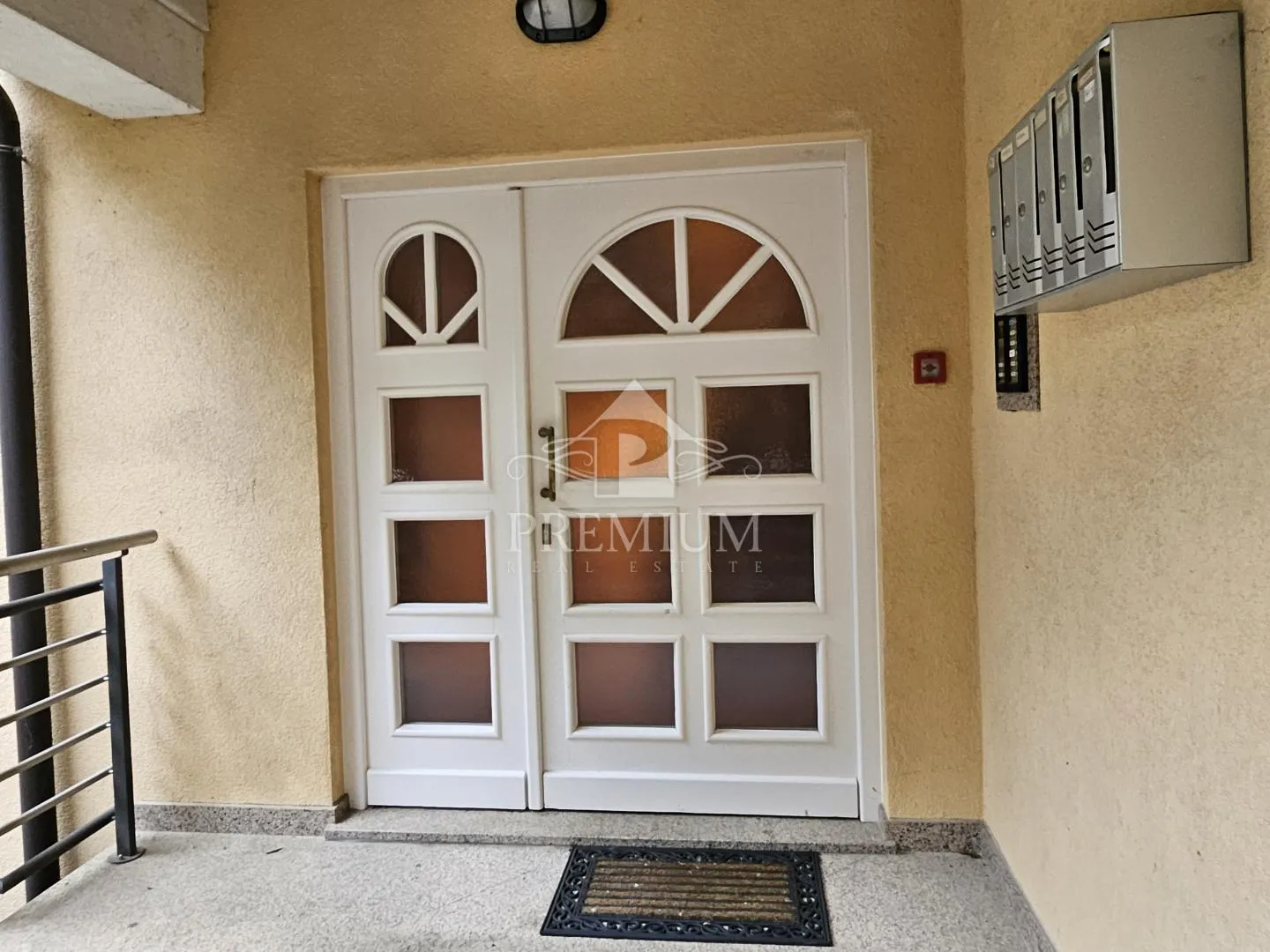stan na mirnoj lokaciji, pogled, garaža - slika 48