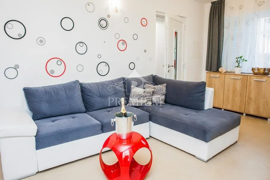 etaža kuće sa dva odvojena apartmana na mirnoj lokaciji - slika 24