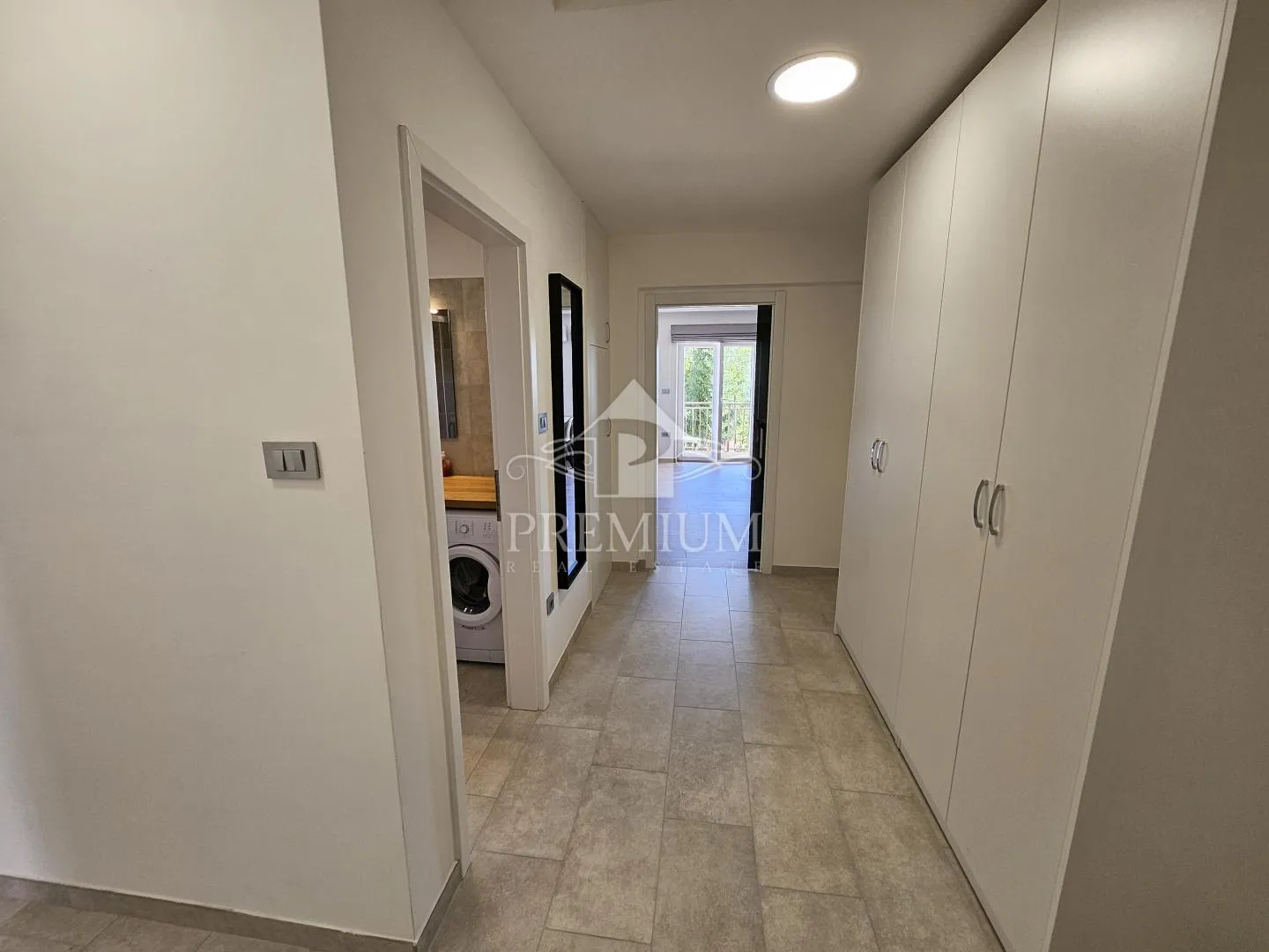 stan 87 m2, dugoročni najam, parking - slika 5