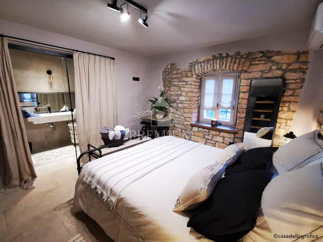prekrasna renovirana stancija sa bazenom - slika 25