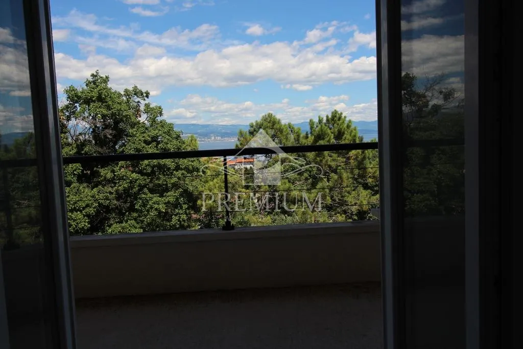 dvoetažni stan sa 2 terase i balkonom, blizina centra - slika 26