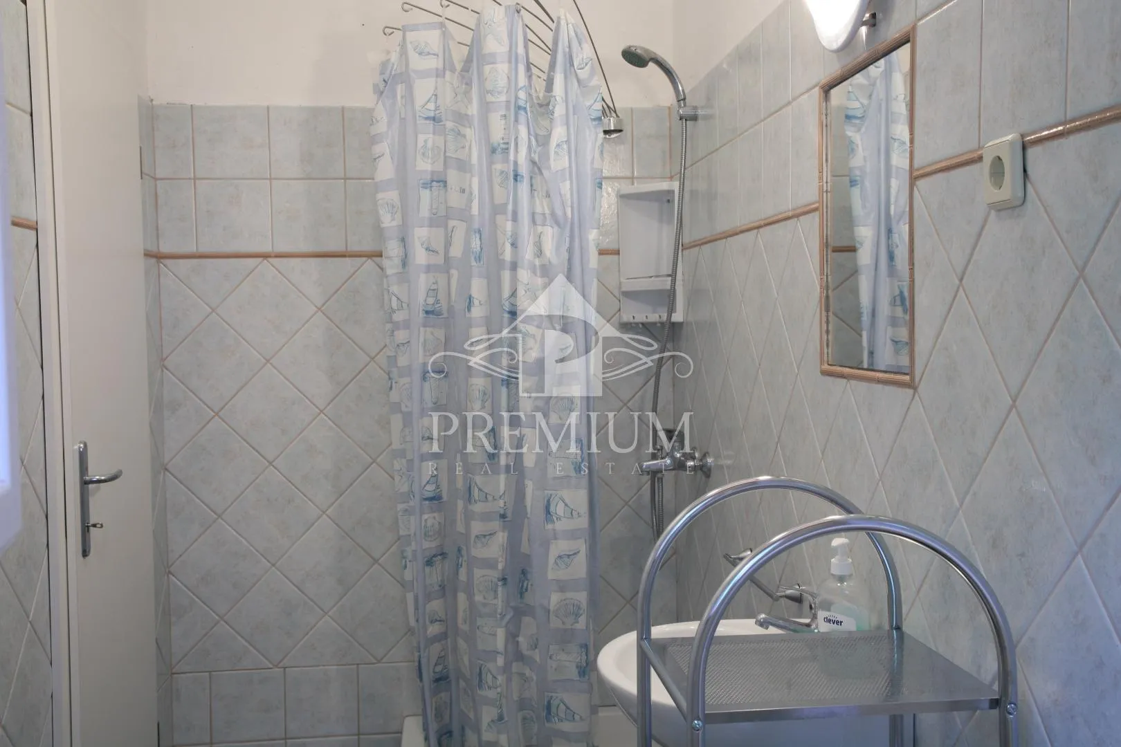 ičići - vila sa 7 stambenih jedinica, blizina mora - slika 27