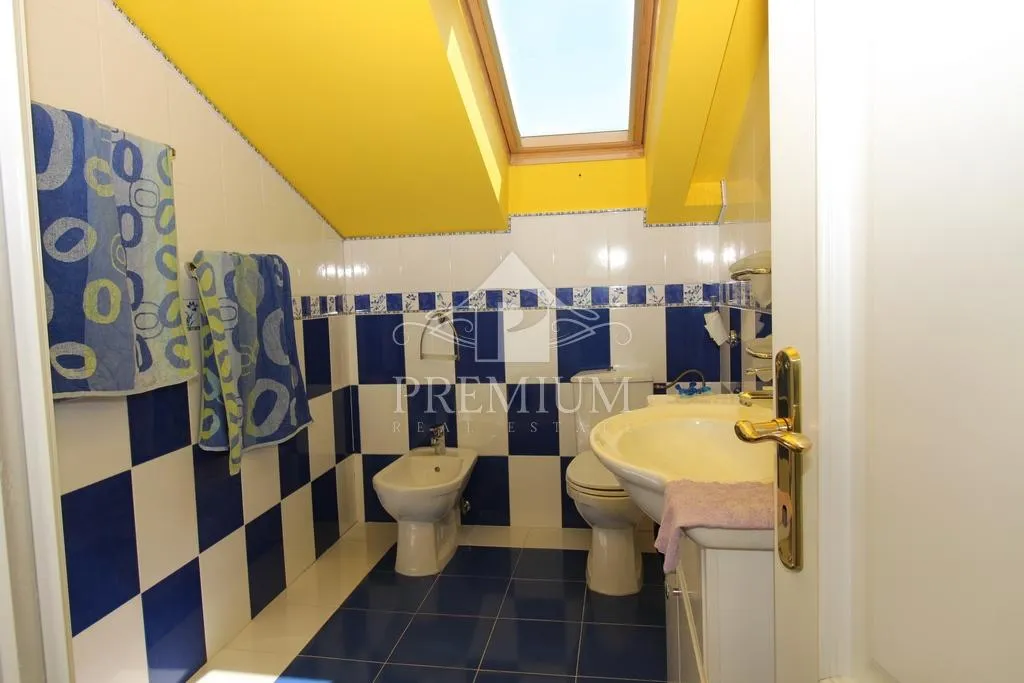 ekskluzivan dvoetažan stan, 4s + db, parking, pogled - slika 35