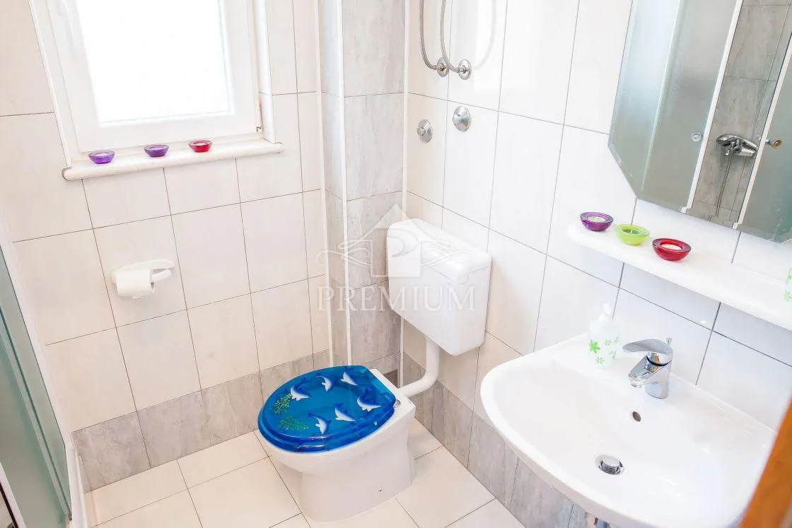etaža kuće sa dva odvojena apartmana na mirnoj lokaciji - slika 21