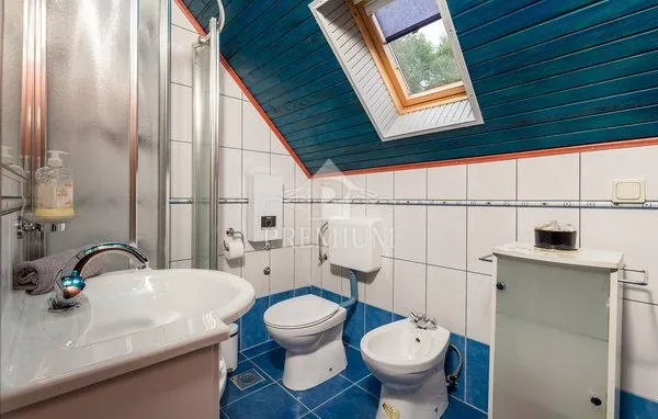 kuća sa velikom okućnicom u oazi gorskog kotara - slika 16