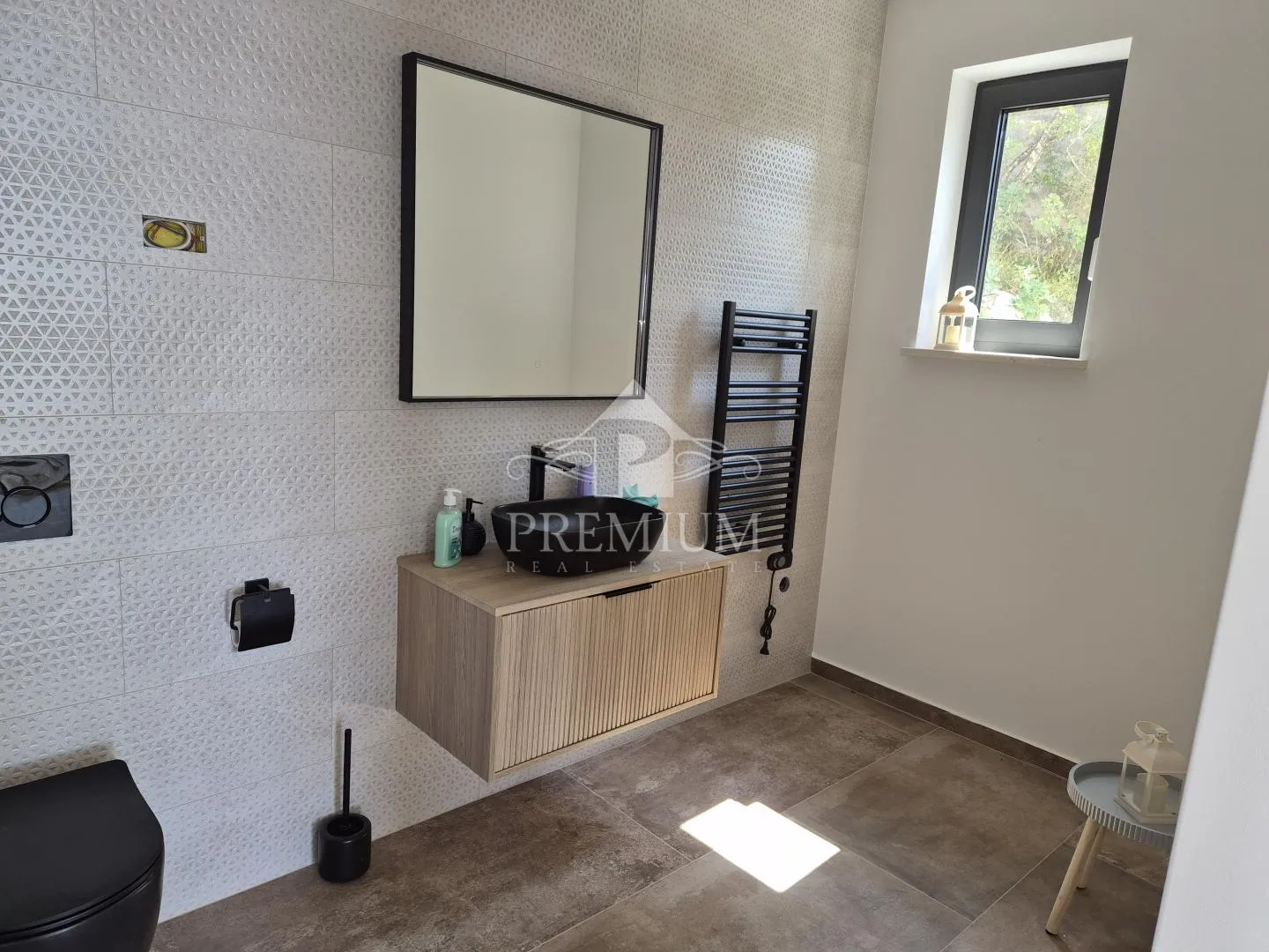 moderna novogradnja sa bazenom, pogled, garaža - slika 8