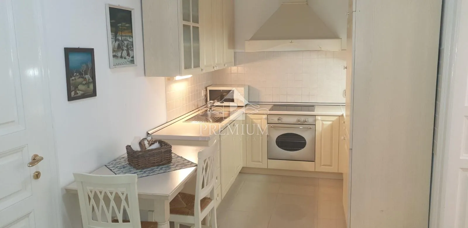 novouređeni stan u opatijskoj vili, 118 m2, prvi red - slika 15