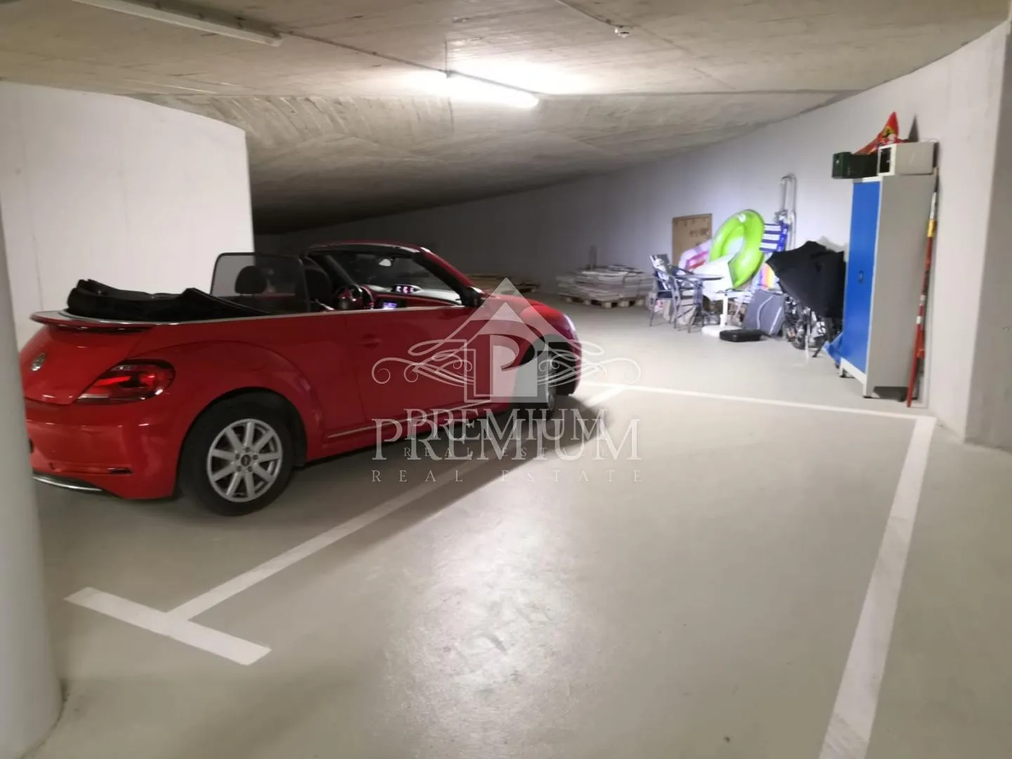 stan u novogradnji, garaža, bazen, blizina centra - slika 25