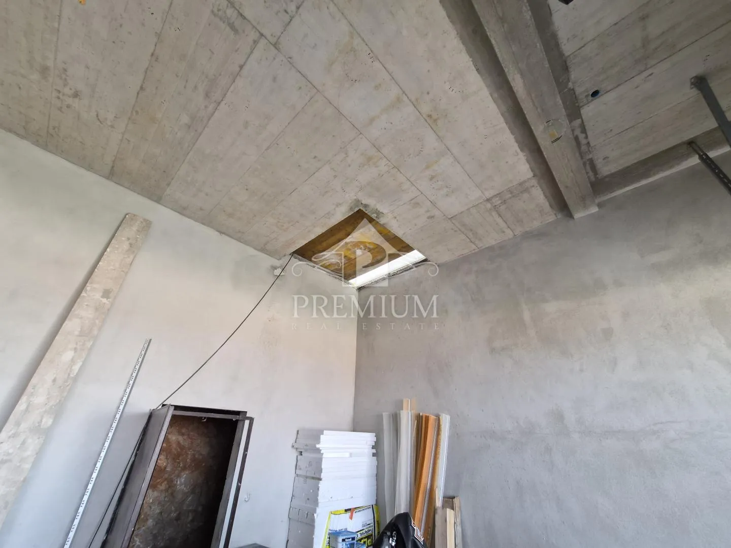 moderna novogradnja sa bazenom, pogled, garaža - slika 33