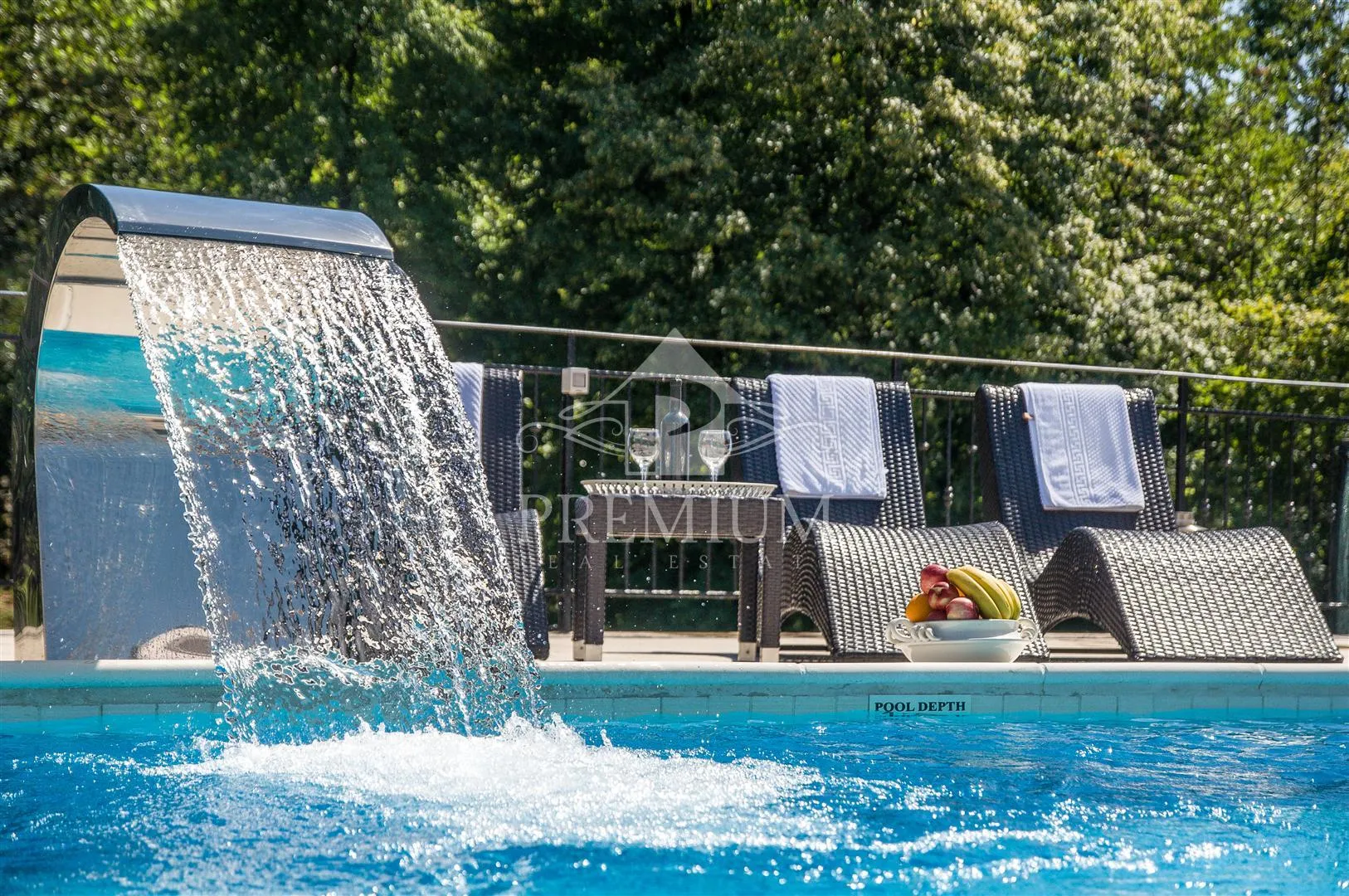 dvojna vila s bazenom i garažom, teniski teren - slika 2