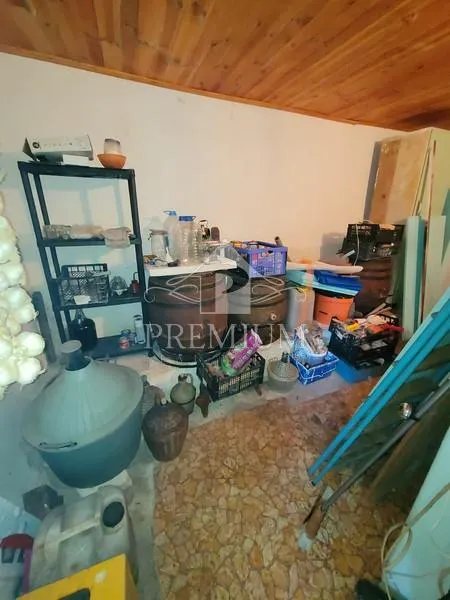 dvojna starina sa velikom okućnicom - slika 28