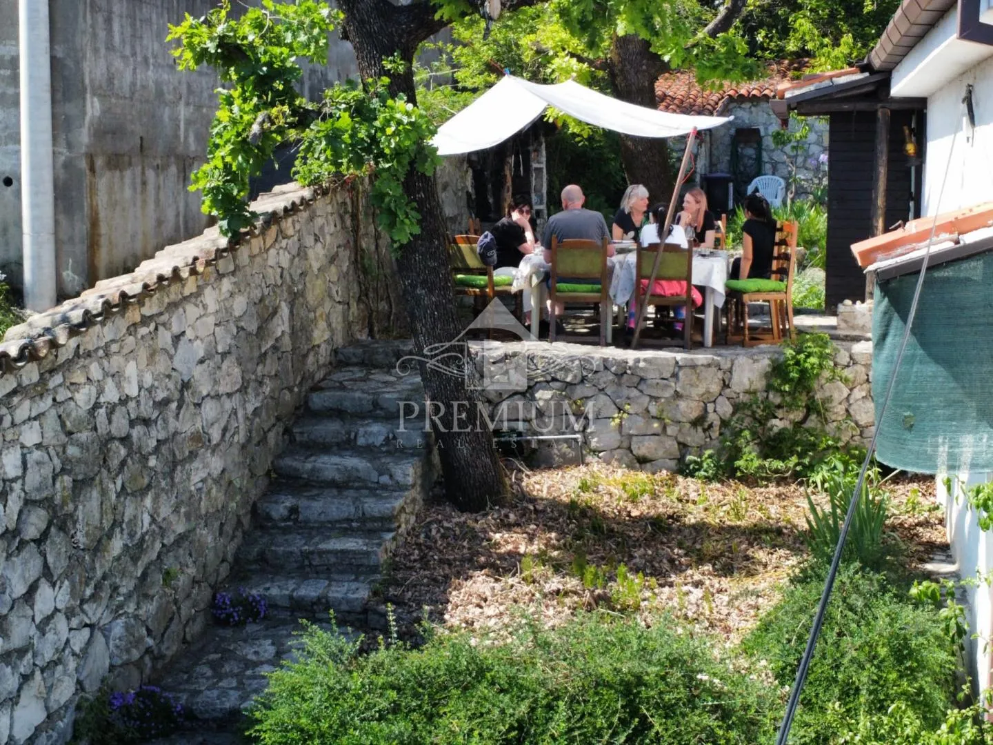 obiteljska kuća sa velikom okućnicom na mirnoj lokaciji - slika 59