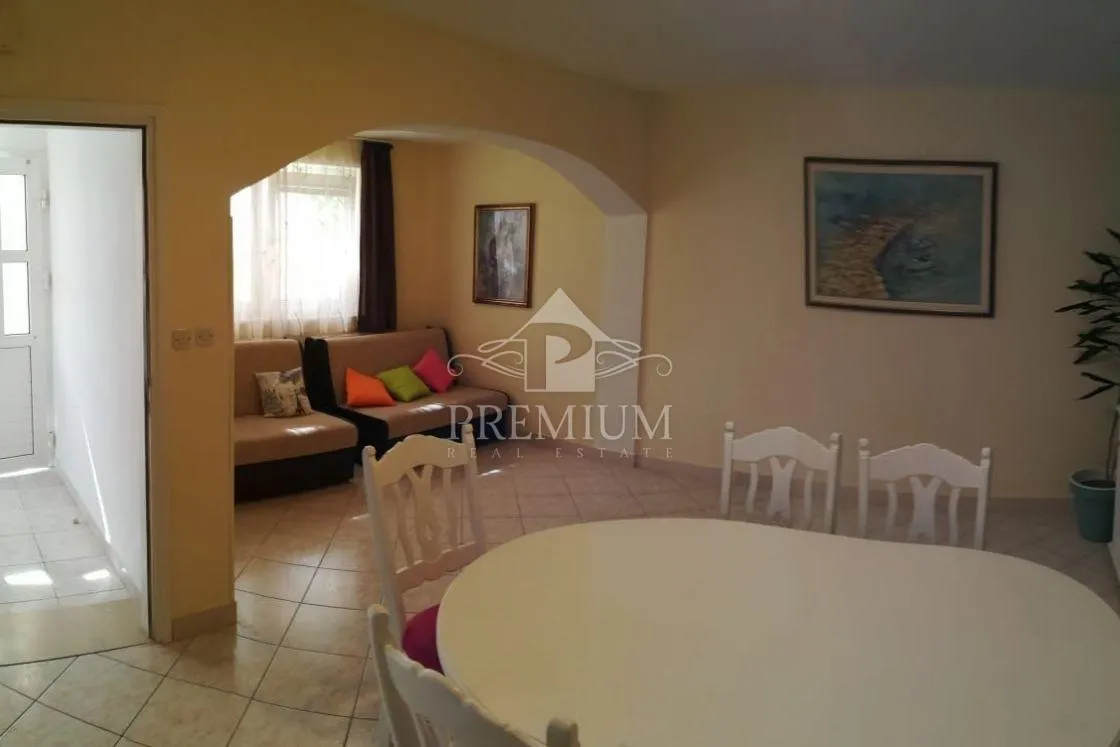 etaža kuće sa dva odvojena apartmana na mirnoj lokaciji - slika 9