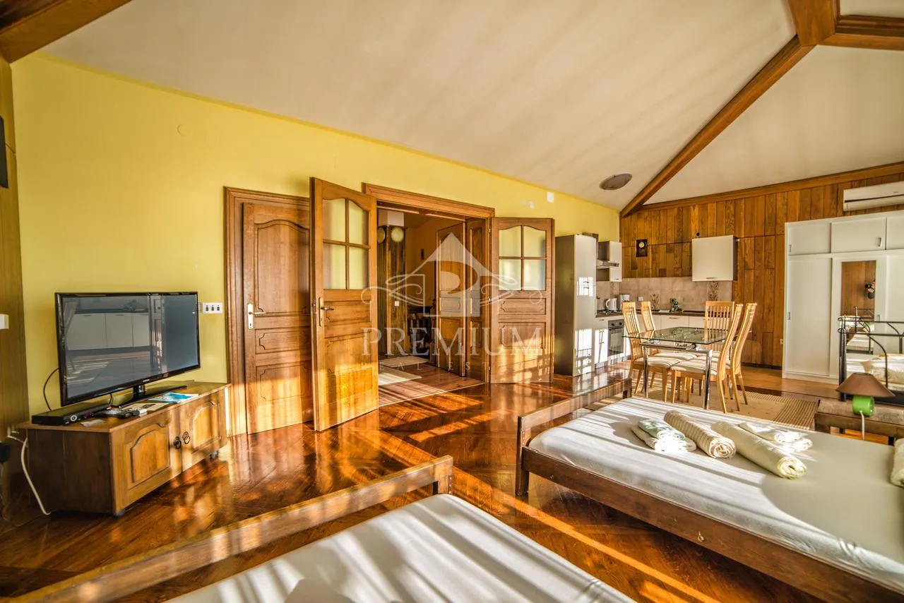 samostojeća apartmanska kuća sa prekrasnim pogledom - slika 18