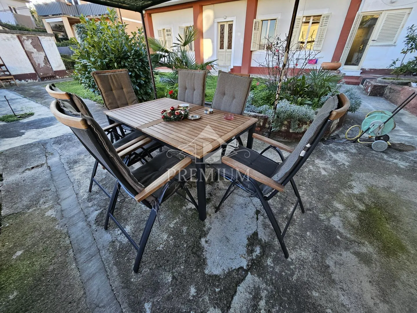 stan sa okućnicom, strogi centar - slika 14