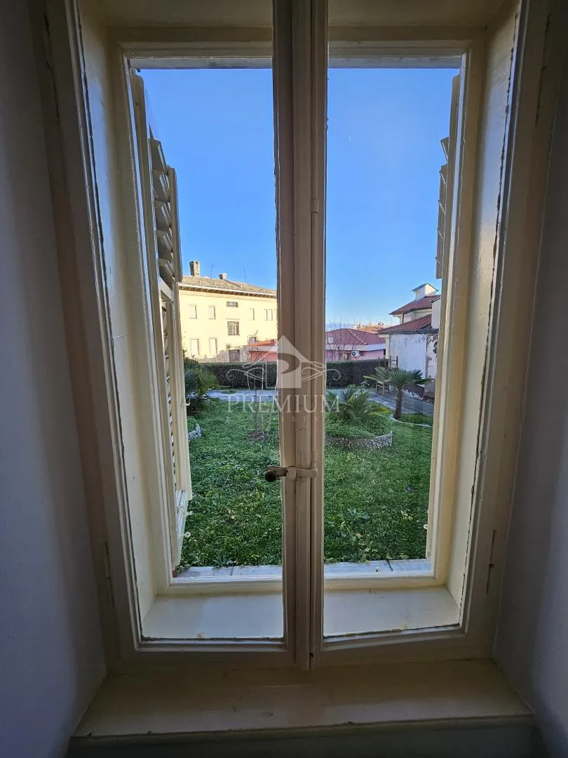 stan sa okućnicom, strogi centar - slika 8
