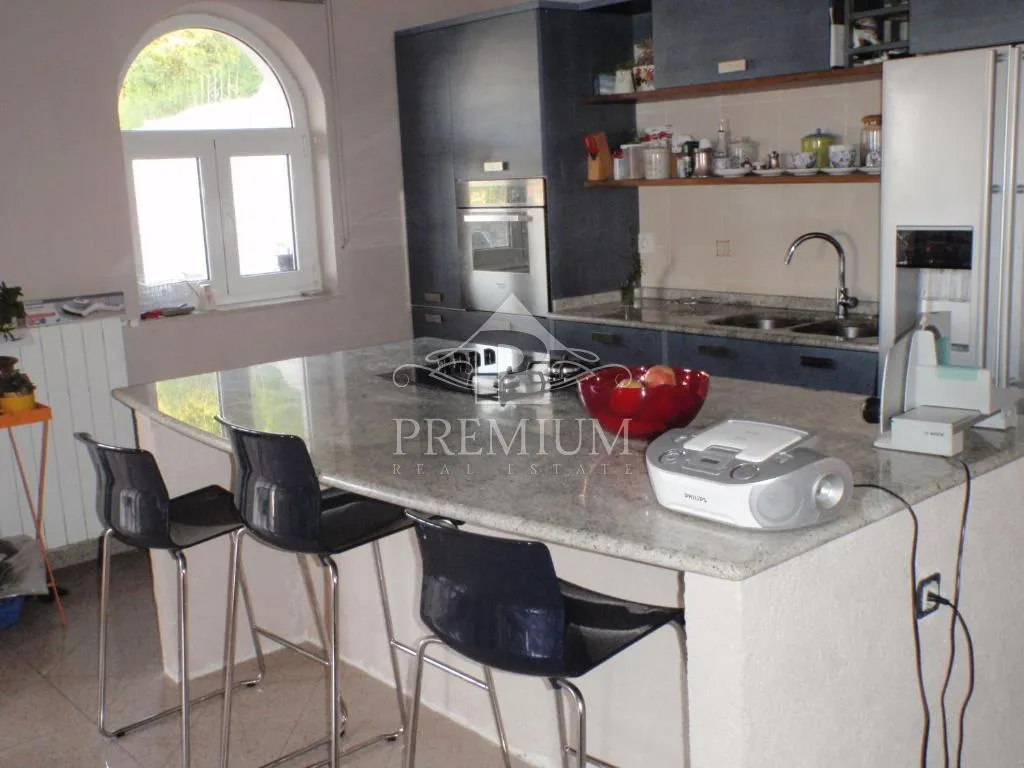 troetažni stan 290 m2, blizina mora, pogled,garaža - slika 14