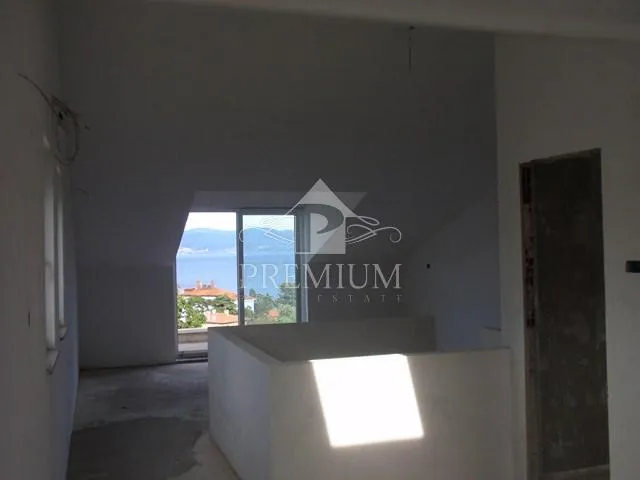 dvoetažni stan na mirnoj lokaciji, 2 balkona, otvoren pogled - slika 24